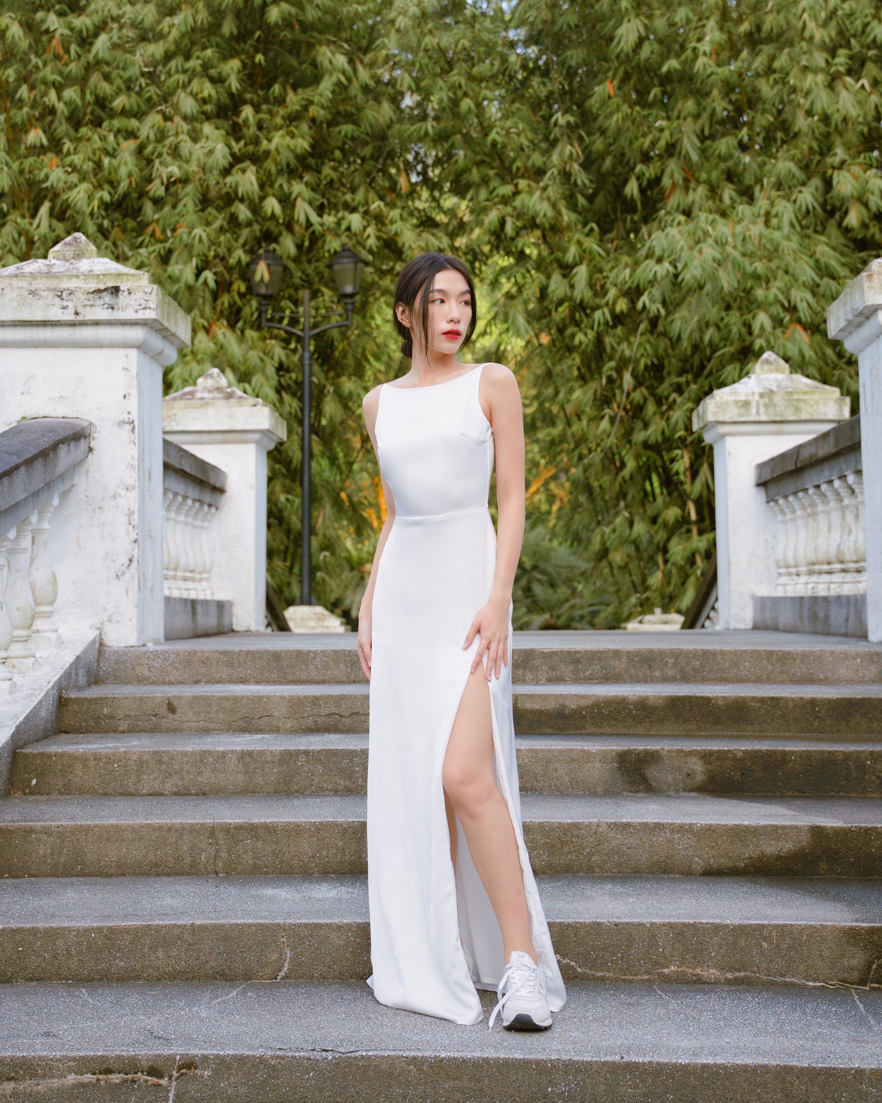 LAURENT Backless in White – Fondest