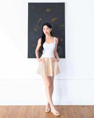 MADDY in White & Almond
